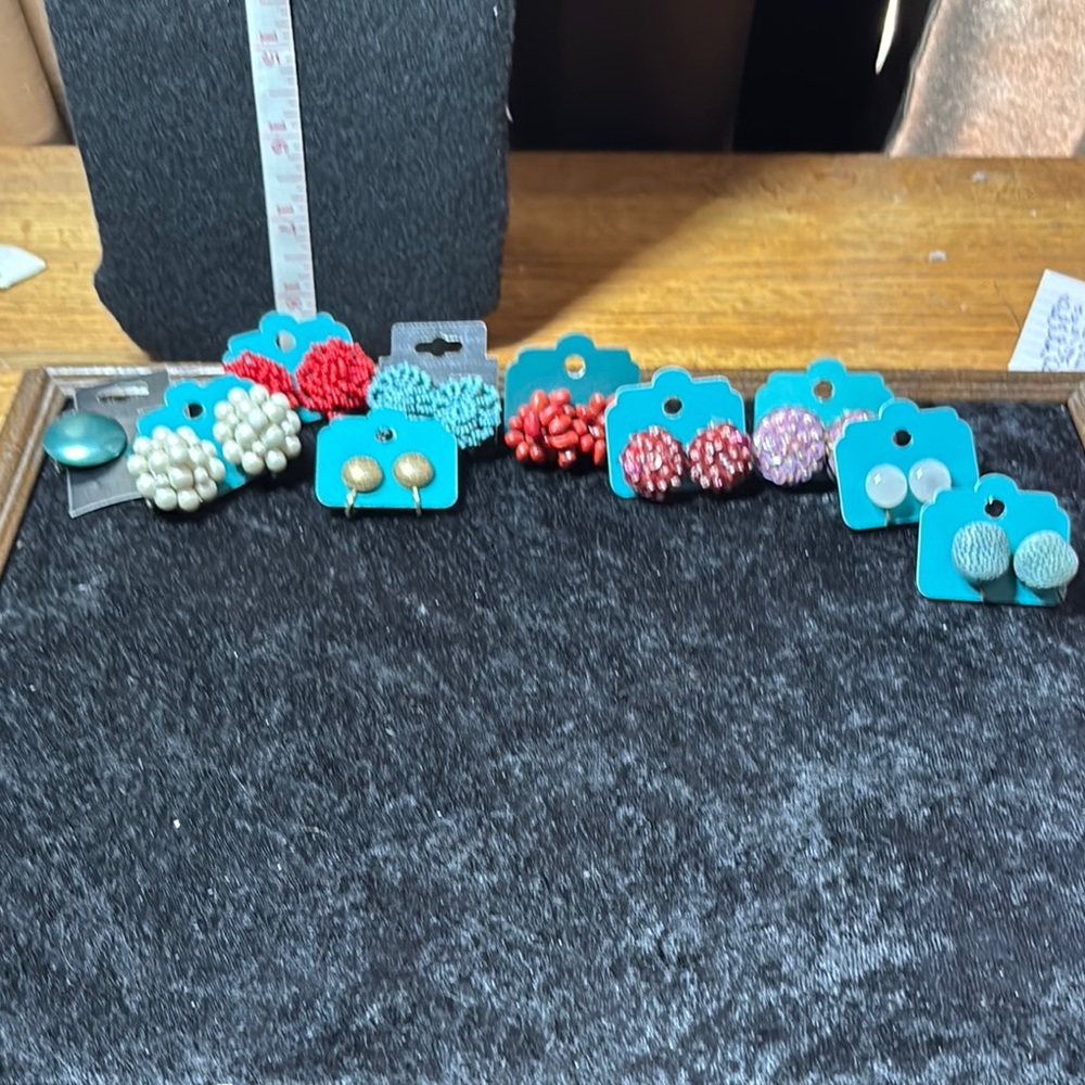 VTG lot 10 pairs of clip on and screw back earrings